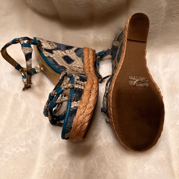 FERGIE Bright Turquoise and Python print 5 inch Wedges - Picture 4 of 5